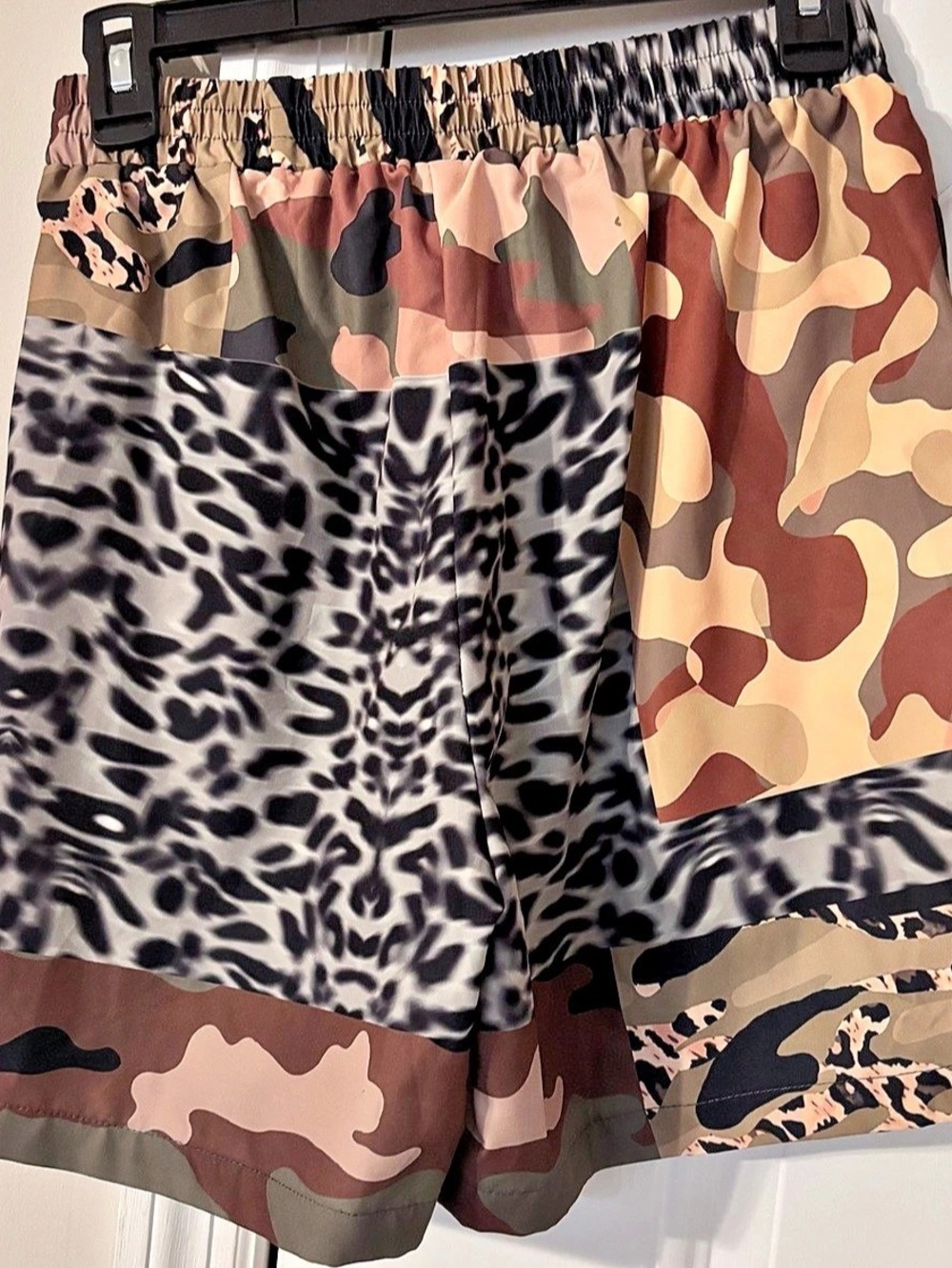 SHEIN EZwear Retro Camouflage Leopard Print Mid-Waist Loose Flowy Shorts Camo